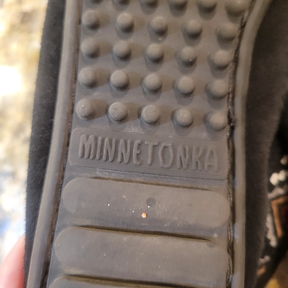 Minnetonka Black Moccasins Size 8 - Picture 5 of 6